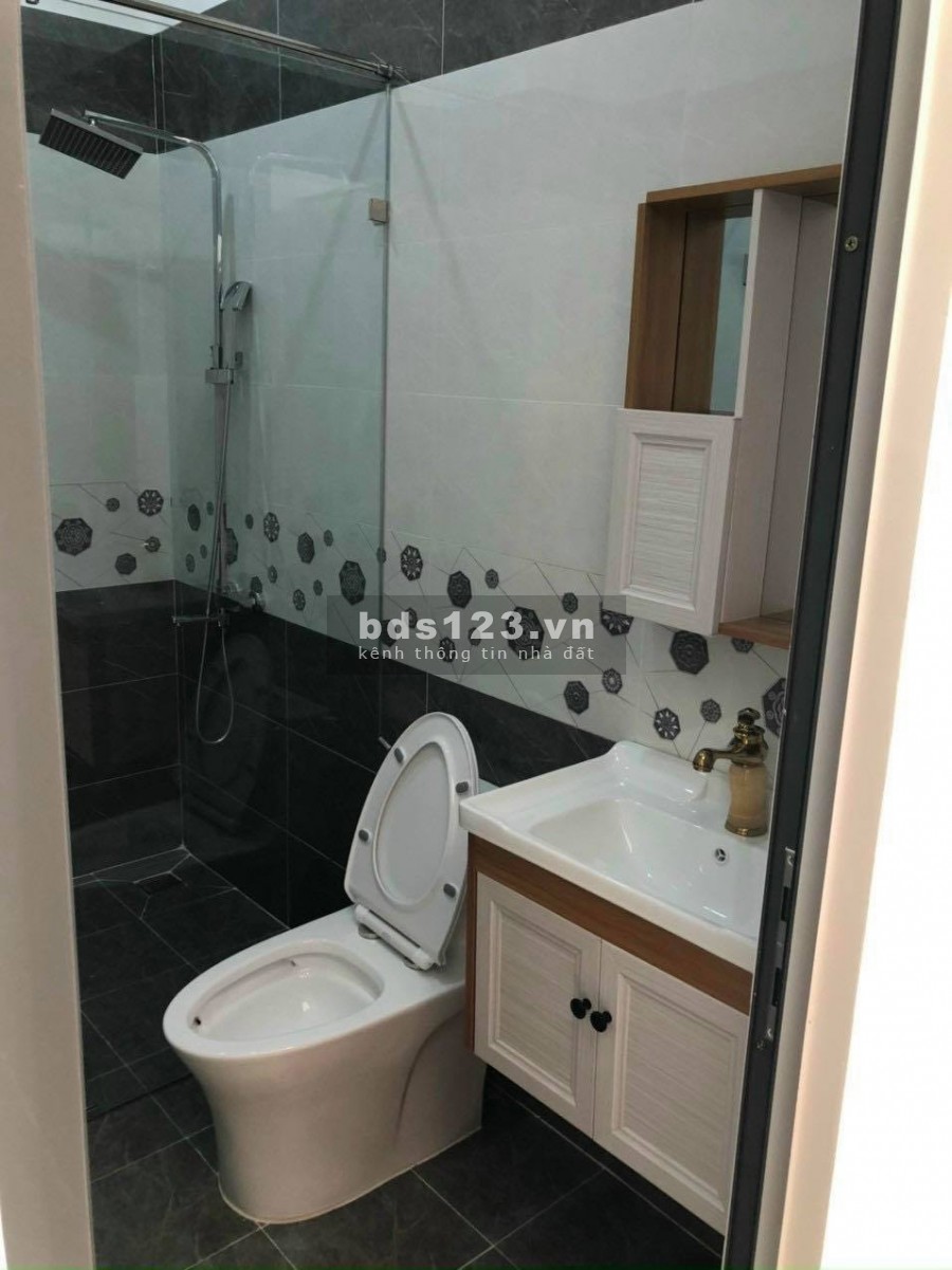 Nhà 2 lầu đúc kiên cố tại Tân thới hiệp quận 12, sổ riêng giá rẻ, giá bán 2.35 tỷ