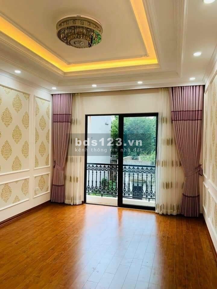 Bán nhà mới Nguyễn Văn Cừ, ô tô vào nhà 50m2, giá bán 5.5 tỷ