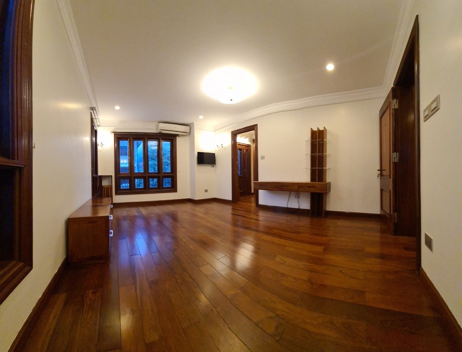 Bán nhà Cù Chính Lan 70m 5 tầng, mt 5,3m hơn 8tỷ ở ngay kinh doanh Ô tô