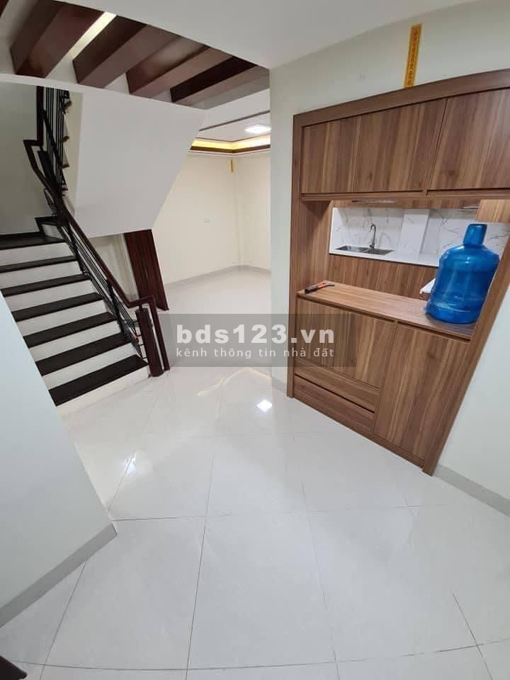 Nhà 2 mặt thoáng, nở hậu, 5 tầng, ngõ 445 Nguyễn Khang, DT 59m2 MT 6.1m giá 6.5 tỷ