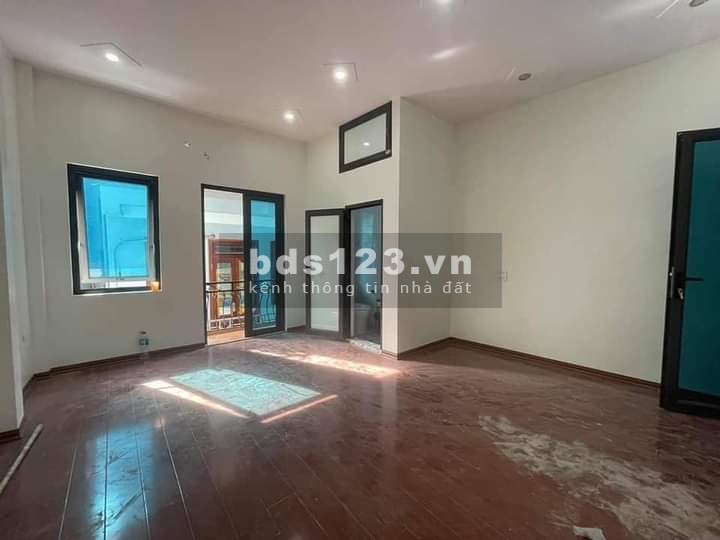 Bán nhà Cầu Giấy dt 54m2, 4 tầng, ô tô cách nhà 100m, phù hợp cho thuê giá chỉ 6 tỷ