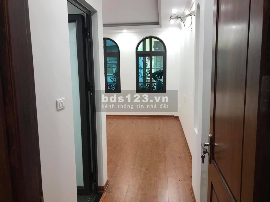 Bán nhà đất đường Kim Quan Long Biên, xây mới 5 tầng đúc kiên cố, lhcc