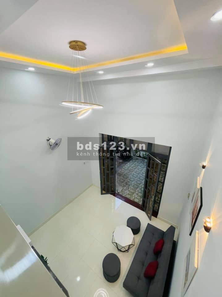 Nhà 4 tầng, có chỗ đậu ô tô, Gần ĐH Văn Hiến, Âu Cơn giá bá 4,6 tỷ