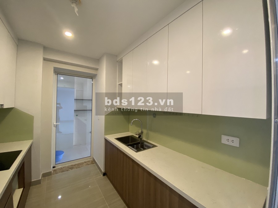 Bán căn hot L5 Ciputra, tầng cao, 117m2, 3 phòng ngủ, 2 phòng vệ sinh, ban công Đông Nam