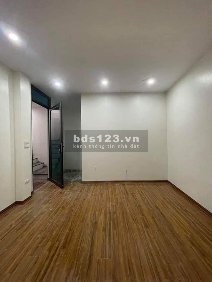 Bán nhà Cầu Giấy dt 54m2, 4 tầng, ô tô cách nhà 100m, phù hợp cho thuê giá chỉ 6 tỷ