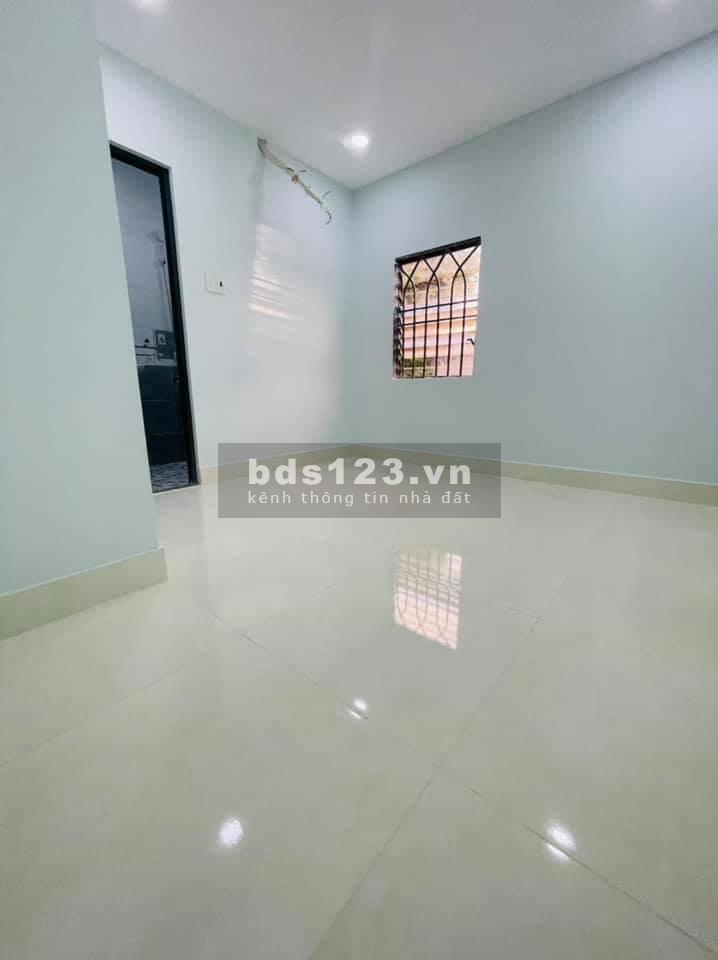 Nhà 4 tầng, có chỗ đậu ô tô, Gần ĐH Văn Hiến, Âu Cơn giá bá 4,6 tỷ