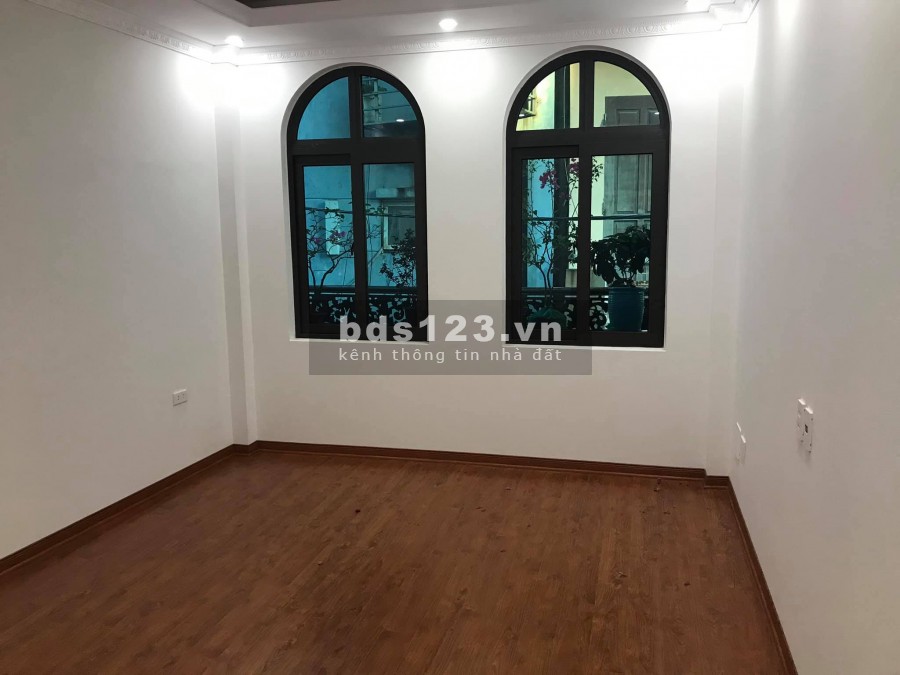 Bán nhà đất đường Kim Quan Long Biên, xây mới 5 tầng đúc kiên cố, lhcc