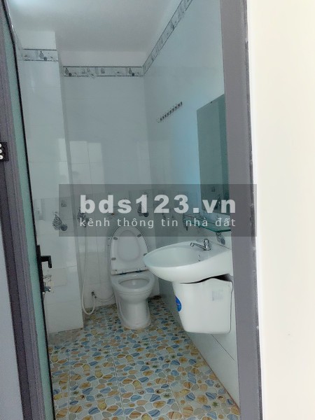 Nhà 1 trệt 1 lầu, cuối Đặng Thúc Vịnh, qua cầu Rạch Tra, giá bán 1.1 tỷ, sổ chung