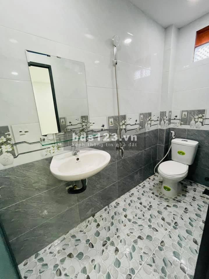 Nhà 4 tầng, có chỗ đậu ô tô, Gần ĐH Văn Hiến, Âu Cơn giá bá 4,6 tỷ