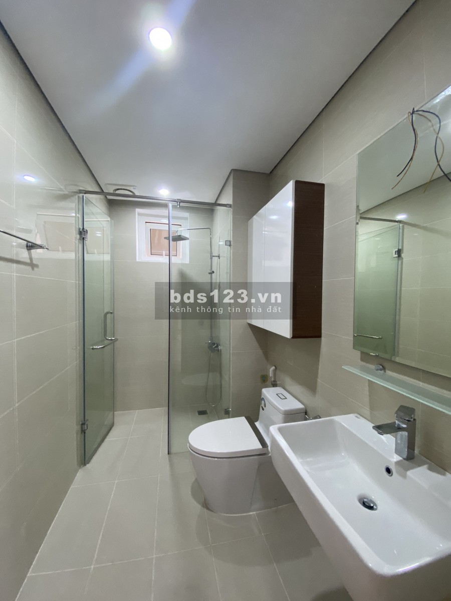 Bán căn hot L5 Ciputra, tầng cao, 117m2, 3 phòng ngủ, 2 phòng vệ sinh, ban công Đông Nam