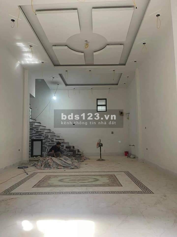Bán nhà Cầu Giấy dt 54m2, 4 tầng, ô tô cách nhà 100m, phù hợp cho thuê giá chỉ 6 tỷ