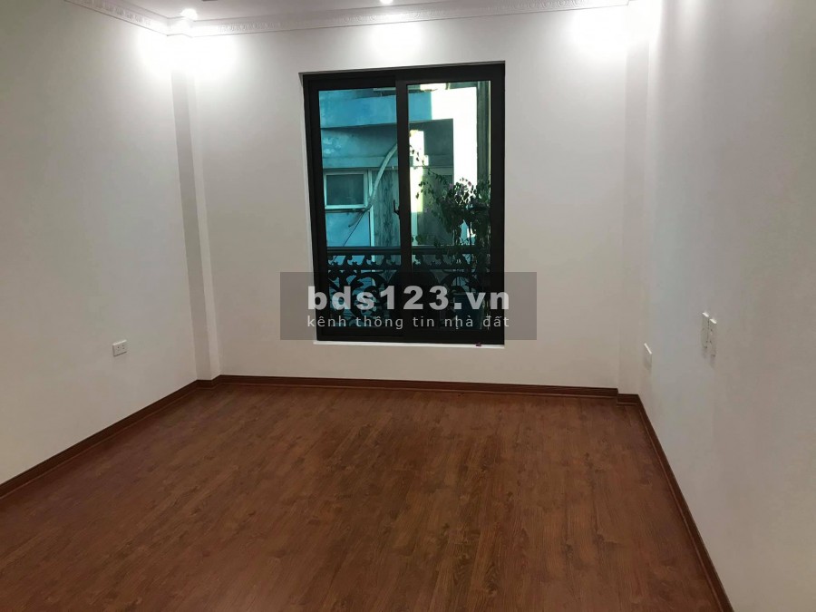 Bán nhà đất đường Kim Quan Long Biên, xây mới 5 tầng đúc kiên cố, lhcc