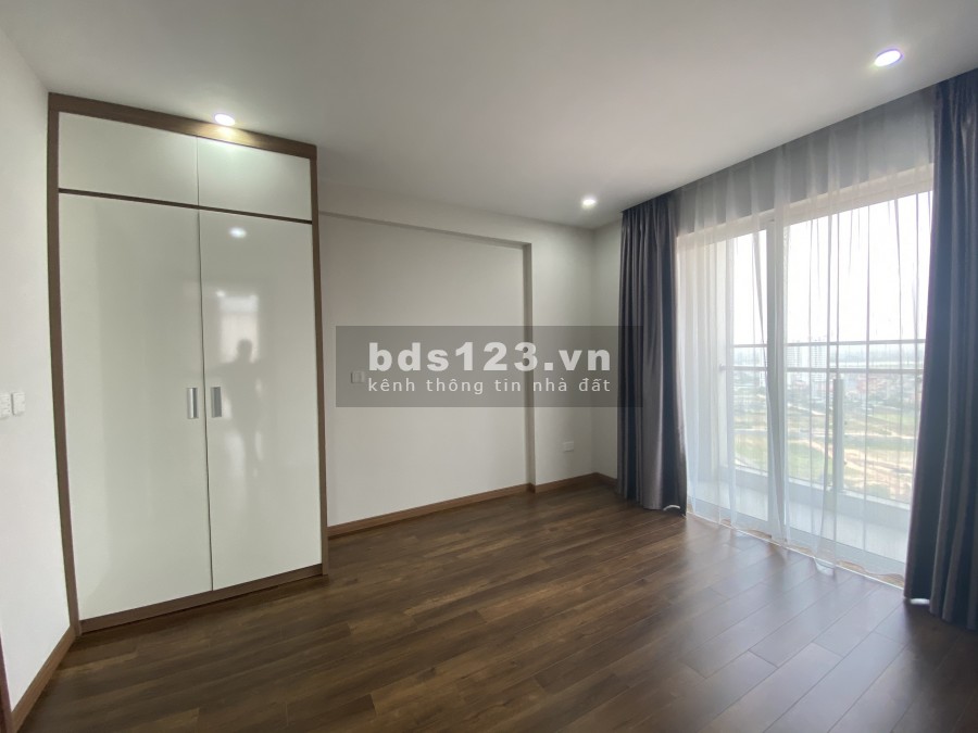 Bán căn hot L5 Ciputra, tầng cao, 117m2, 3 phòng ngủ, 2 phòng vệ sinh, ban công Đông Nam