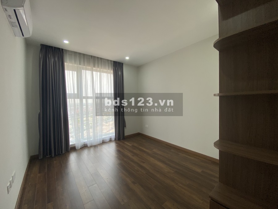 Bán căn hot L5 Ciputra, tầng cao, 117m2, 3 phòng ngủ, 2 phòng vệ sinh, ban công Đông Nam