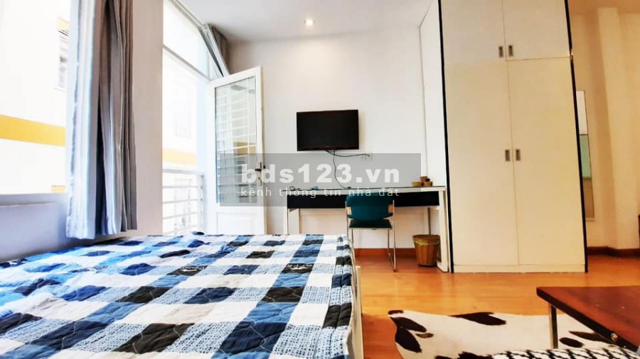 Bán gấp nhà D2 (Nguyễn Gia Trí), Bình Thạnh, HXH thông, DT 80m2.