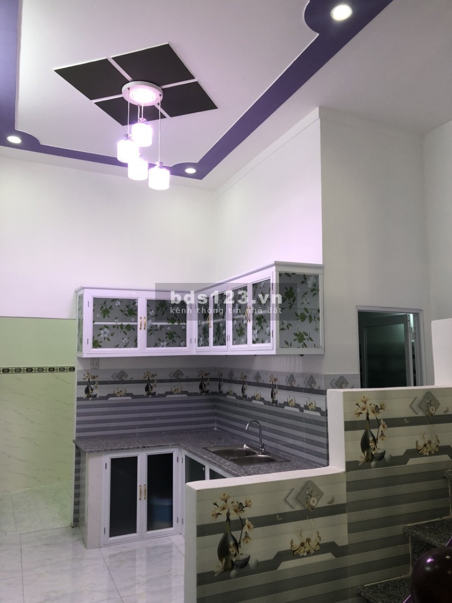 Nhà 1 trệt 1 lầu, cuối Đặng Thúc Vịnh, qua cầu Rạch Tra, giá bán 1.1 tỷ, sổ chung