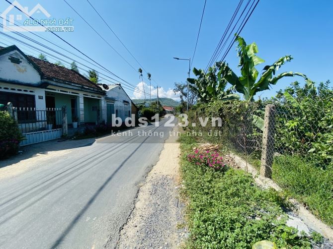 Đất gần Tỉnh Lộ 2, đường rộng 13m, bó vỉa, cách uỷ ban, chợ và trường học khoảng 300m