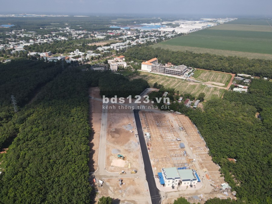 Nhà 1 lầu 1 trệt thị xã Bến Cát, Bình Dương, lh 0974115646