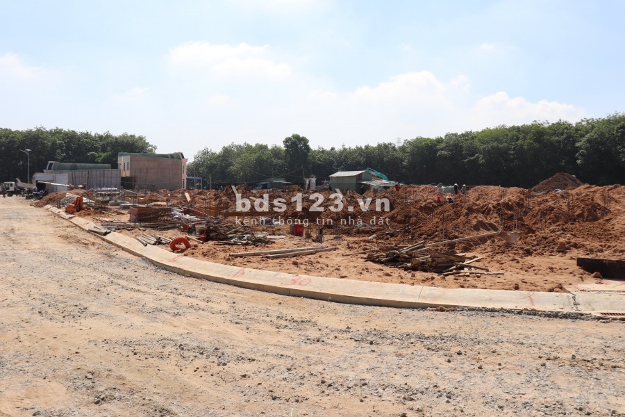 Nhà 1 lầu 1 trệt thị xã Bến Cát, Bình Dương, lh 0974115646