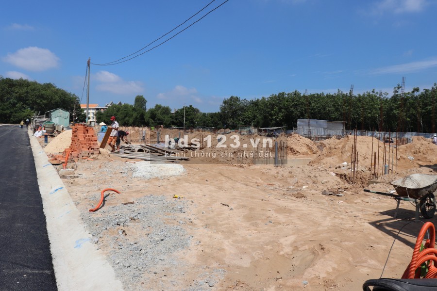 Nhà 1 lầu 1 trệt thị xã Bến Cát, Bình Dương, lh 0974115646