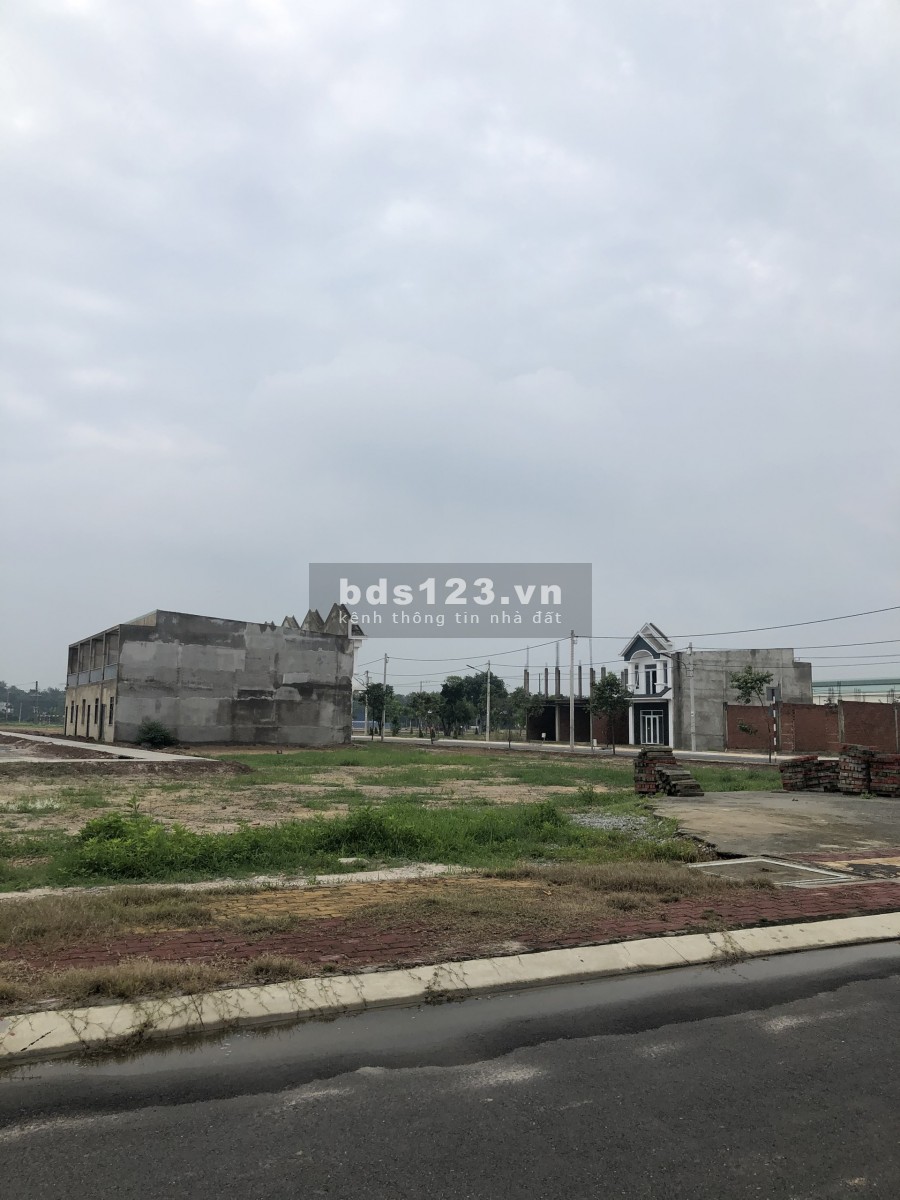 Kẹt tiền cần bán lại lô đất kdc đp1 sổ sẵn, giá 489 triệu, thô cư