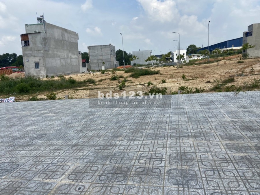 Bán đất kcn Nam Tân Uyên,full TC,giá 930tr