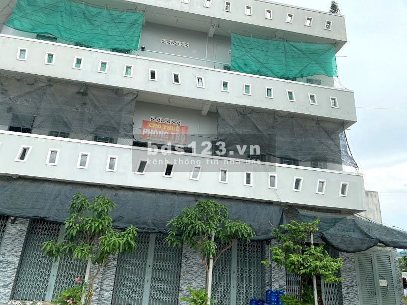 Tôi có lô góc 2 MT 168m2 đường lớn sổ sẵn cần bán