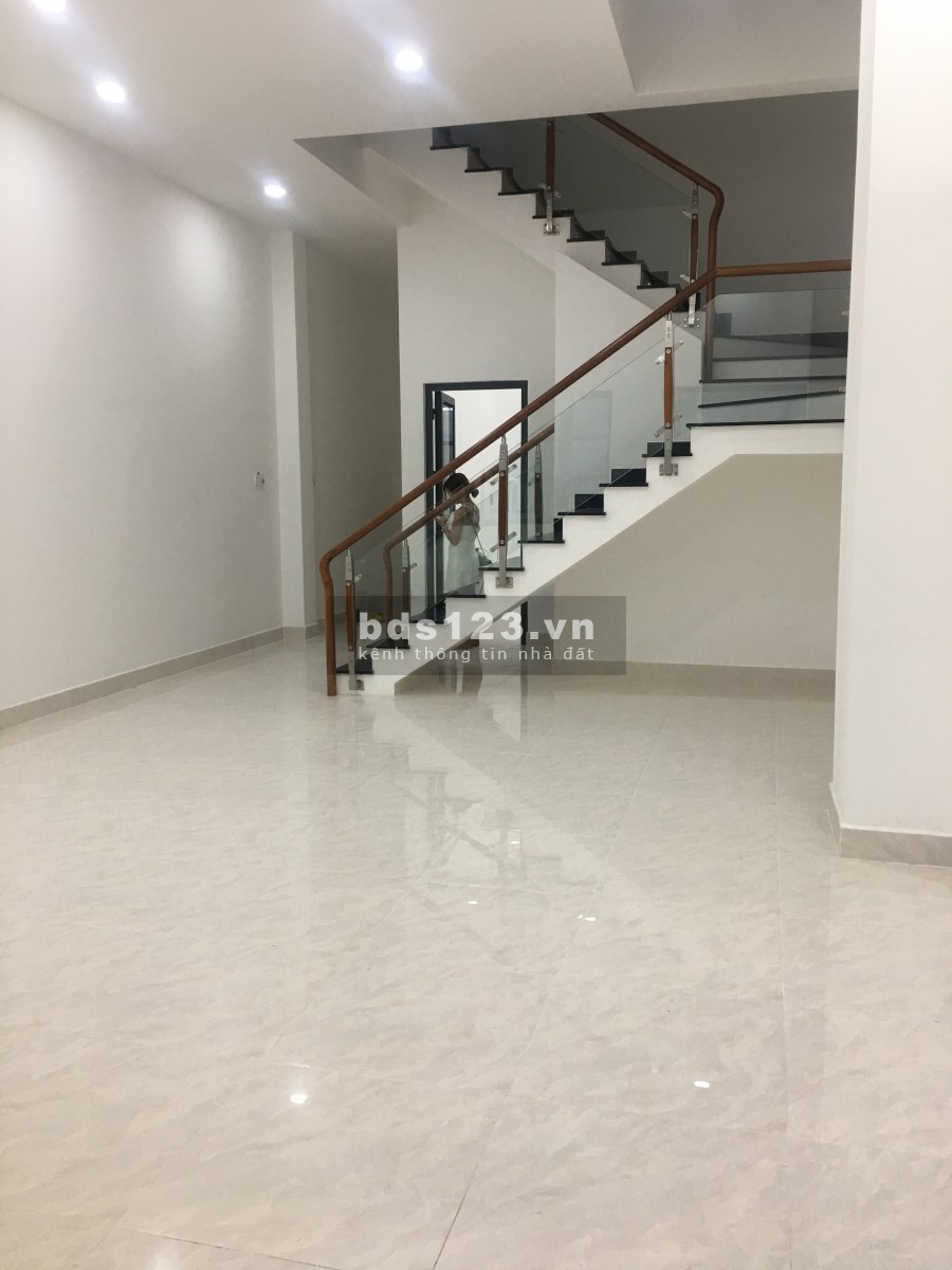 Cho thuê mặt bằng 75m2 nguyên sàn trệt Cityland Park Hills lối đi riêng