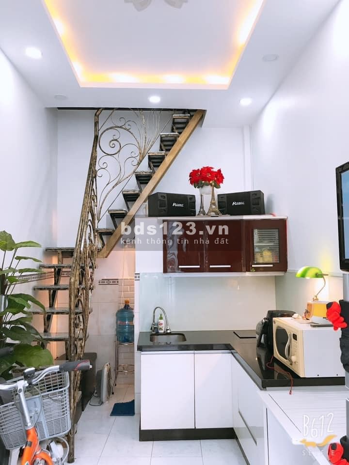 Chỉ 2 tỷ 3! dtsd 30m2, sở hữu nhà đẹp Lạc Long Quân, Tân Bình.