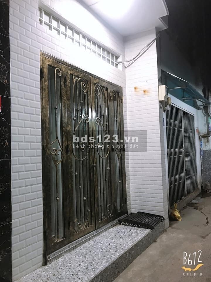 Chỉ 2 tỷ 3! dtsd 30m2, sở hữu nhà đẹp Lạc Long Quân, Tân Bình.