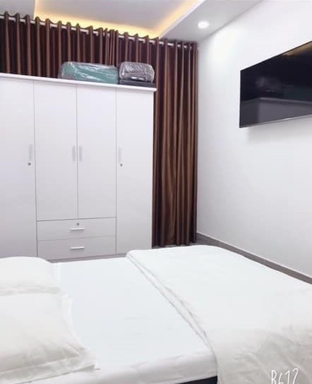 Chỉ 2 tỷ 3! dtsd 30m2, sở hữu nhà đẹp Lạc Long Quân, Tân Bình.
