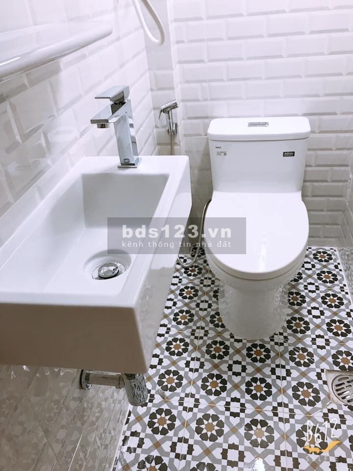Chỉ 2 tỷ 3! dtsd 30m2, sở hữu nhà đẹp Lạc Long Quân, Tân Bình.