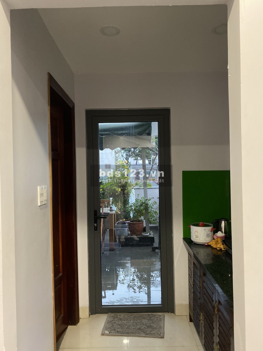 Bán gấp nhà chính chủ Trần Bình Trọng, Q5, 18 tỷ có thương lượng. LH 0935676698
