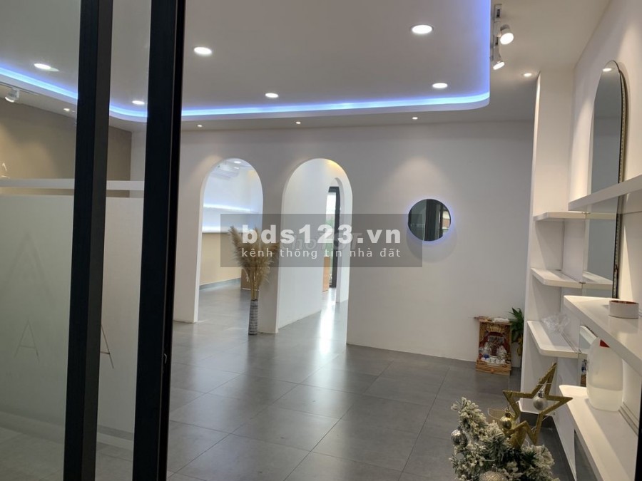 Nhà cho thuê nguyên căn MT đường Nguyễn Tri Phương P.5 Quận 10. 6x13m - 1 trệt, 1 lửng, 2 lầu