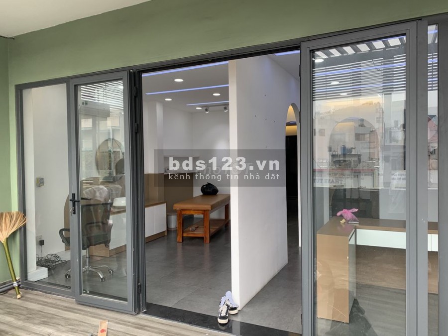 Cho thuê MT Hoàng Văn Thụ p 15, PN dt 8*20m2 1 trệt 2 lầu 1 sân thượng Nhà suốt không có phòng