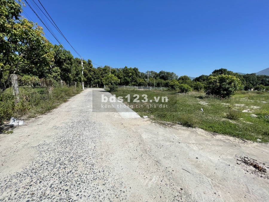 Chỉ còn 2 lô đất trực đường Lê Duẫn view Đầm giá đầu tư F0, cách Quốc Lộ chỉ 100m