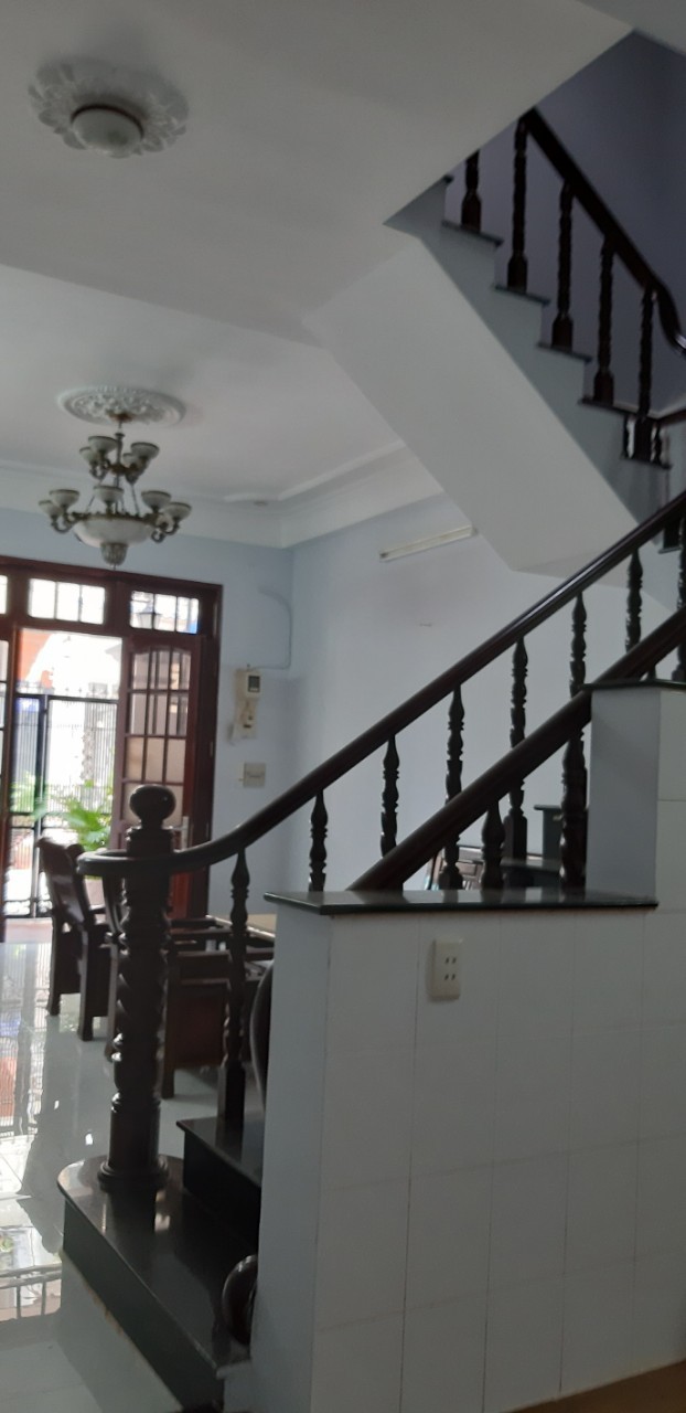 Nhà ngộp bán nhanh diện tích 5 x14, đường 7m, 3 tầng, giá bán 8.3 Tỷ
