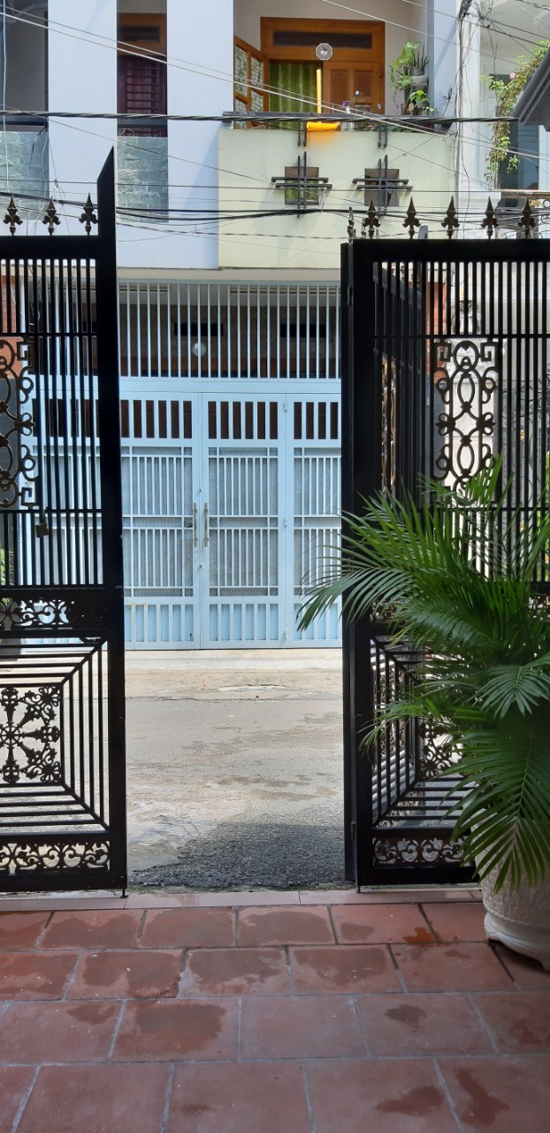 Nhà ngộp bán nhanh diện tích 5 x14, đường 7m, 3 tầng, giá bán 8.3 Tỷ