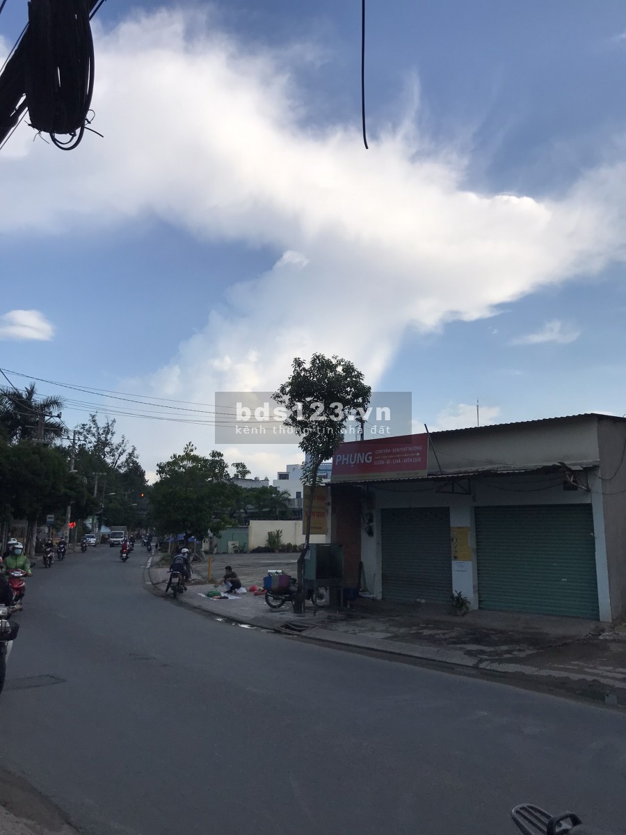Mặt tiền đường Đình Phong Phú, DT: 149m2 giá bán 14.5 tỷ