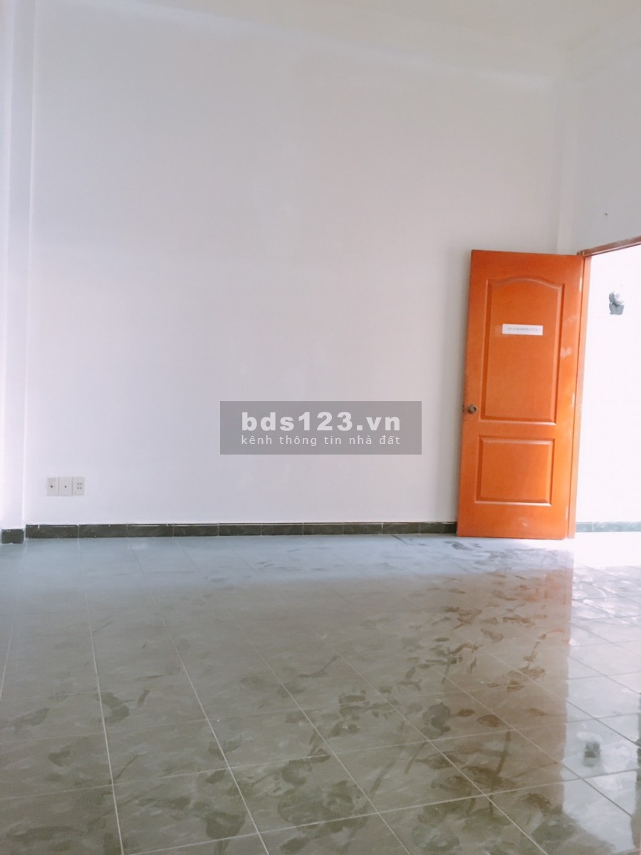 Cho thuê nhà góc 2 mặt tiền Thành Mỹ, Phường 8, Quận Tân Bình. trệt 2 lầu, cầu thang 2/3 nhà, 4 PN, 4wc