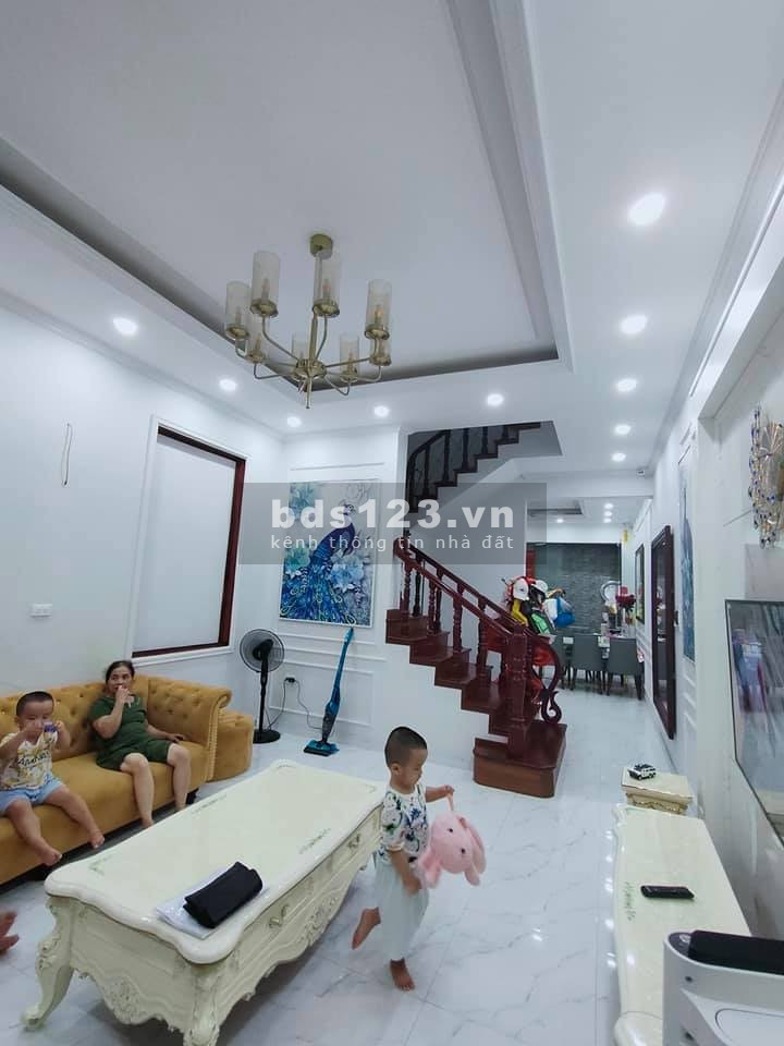 Bán nhà phố Lê Văn Lương 75m2 4 tầng giao thông thuận tiện vô vàn tiện ích giá nhỉnh 7 tỷ