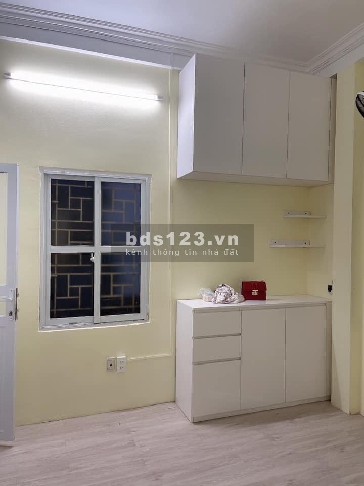 Bán gấp nhà Trần Khát Chân, 5 tầng, 2 mặt thoáng tặng nội thất, giá 1.85 tỷ