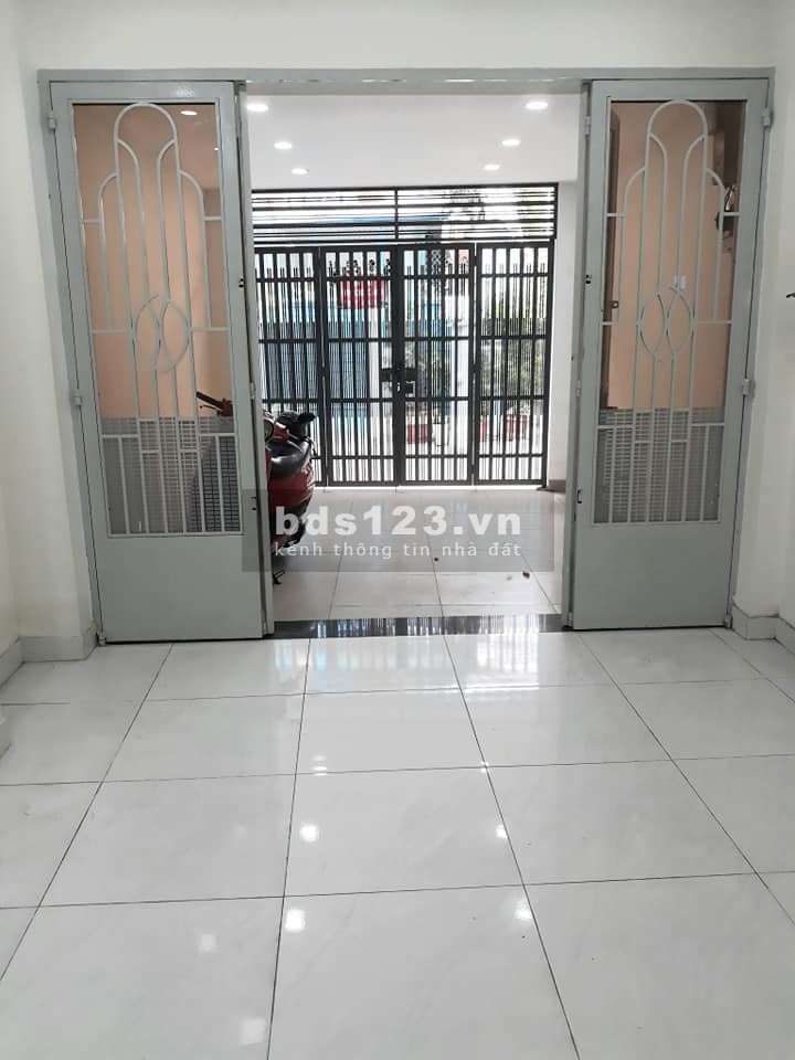 Bán nhà nguyên căn cạnh chợ Bà chiểu xe hơi đỗ cửa, giá giảm mạnh