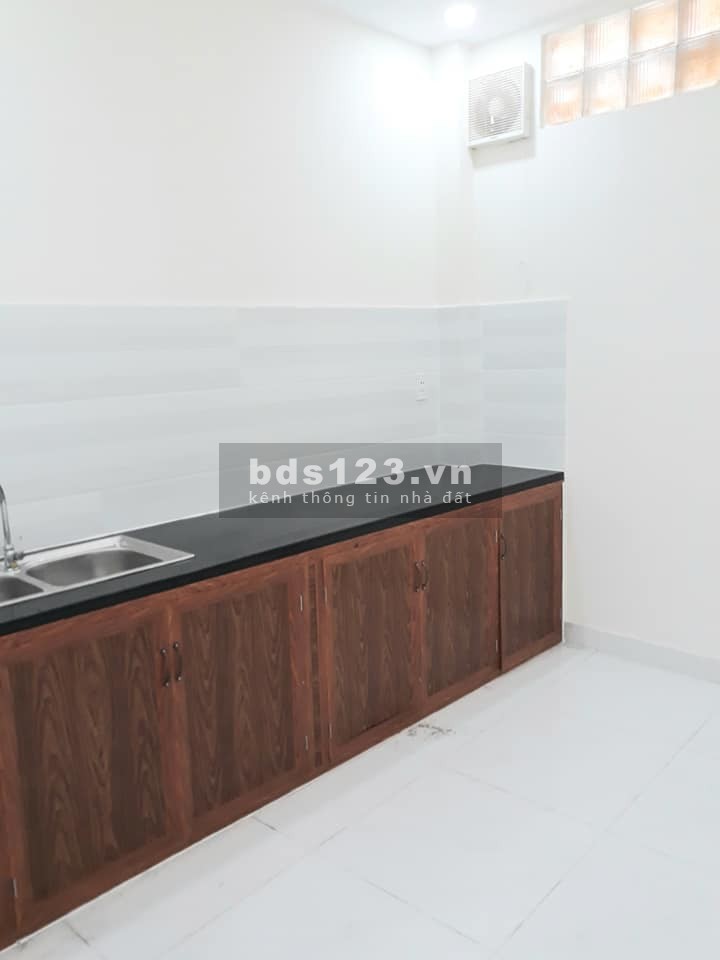 Bán nhà nguyên căn cạnh chợ Bà chiểu xe hơi đỗ cửa, giá giảm mạnh