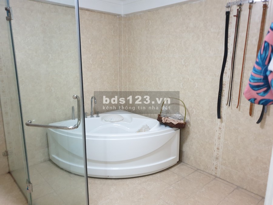 Bán nhà nguyên căn riêng Phường Ngọc Thụy, Quận Long Biên, oto đỗ cửa.