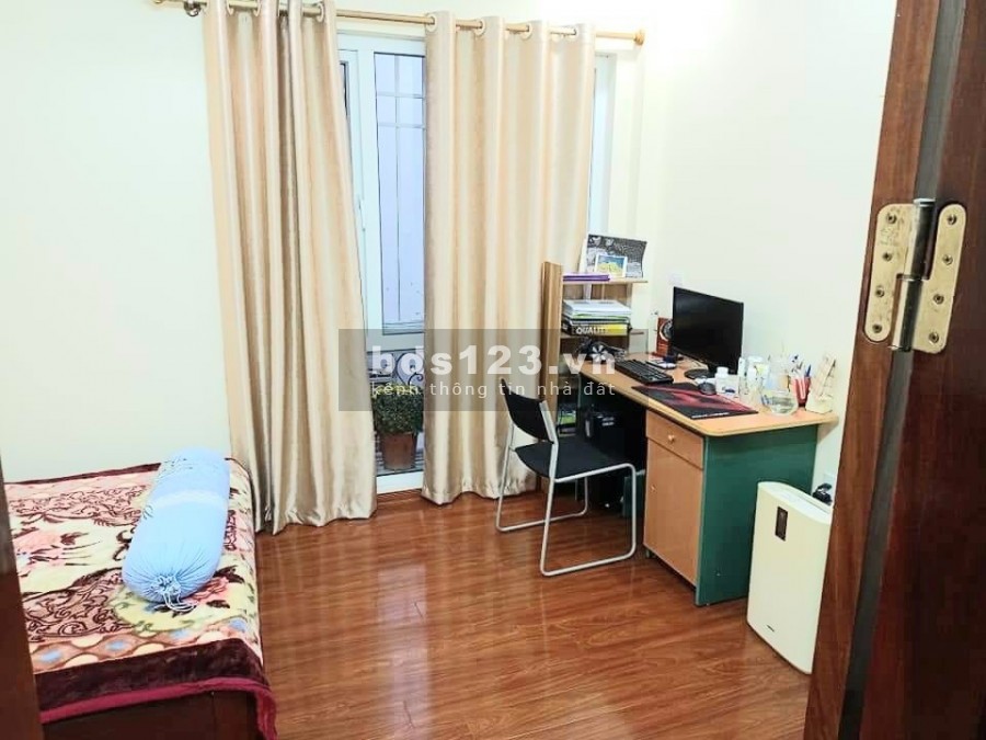 Bán nhà đường Láng, Đống Đa. DT 40m, 5 tầng, mt 4.5m, giá chỉ 4.9 tỷ, 2 mặt ngõ