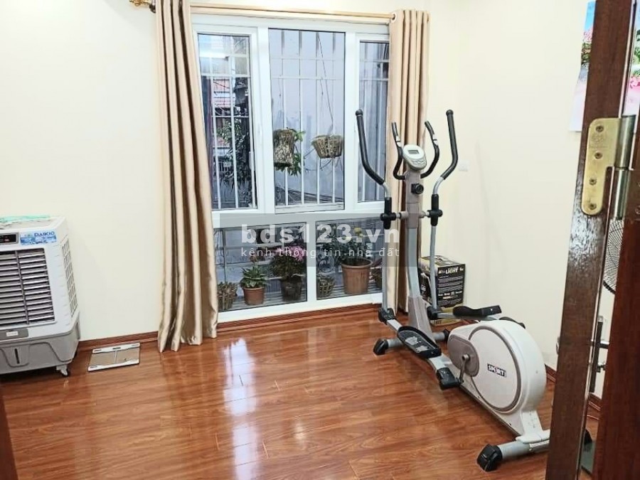 Bán nhà đường Láng, Đống Đa. DT 40m, 5 tầng, mt 4.5m, giá chỉ 4.9 tỷ, 2 mặt ngõ