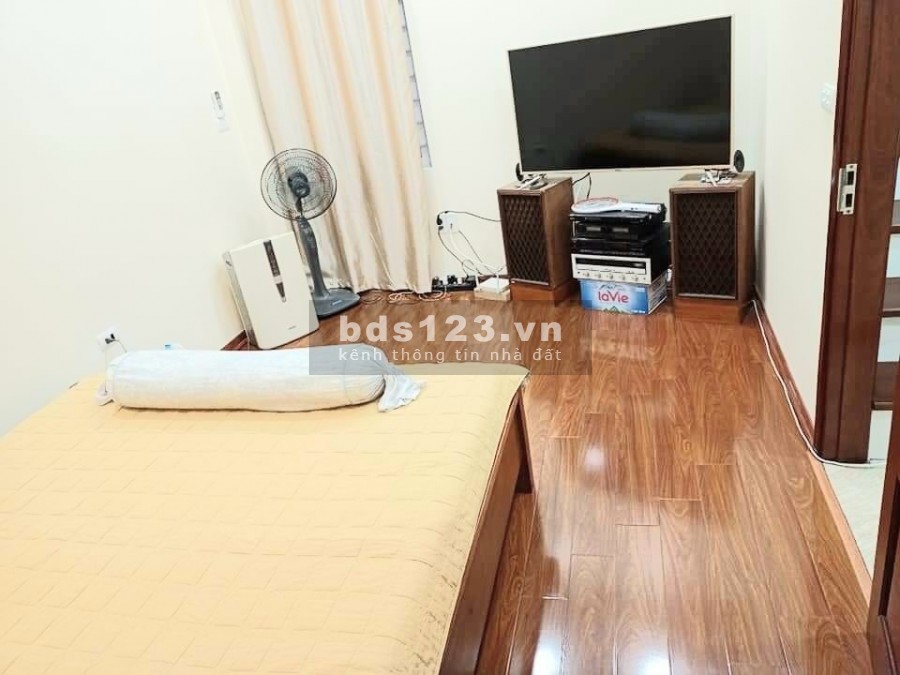 Bán nhà đường Láng, Đống Đa. DT 40m, 5 tầng, mt 4.5m, giá chỉ 4.9 tỷ, 2 mặt ngõ