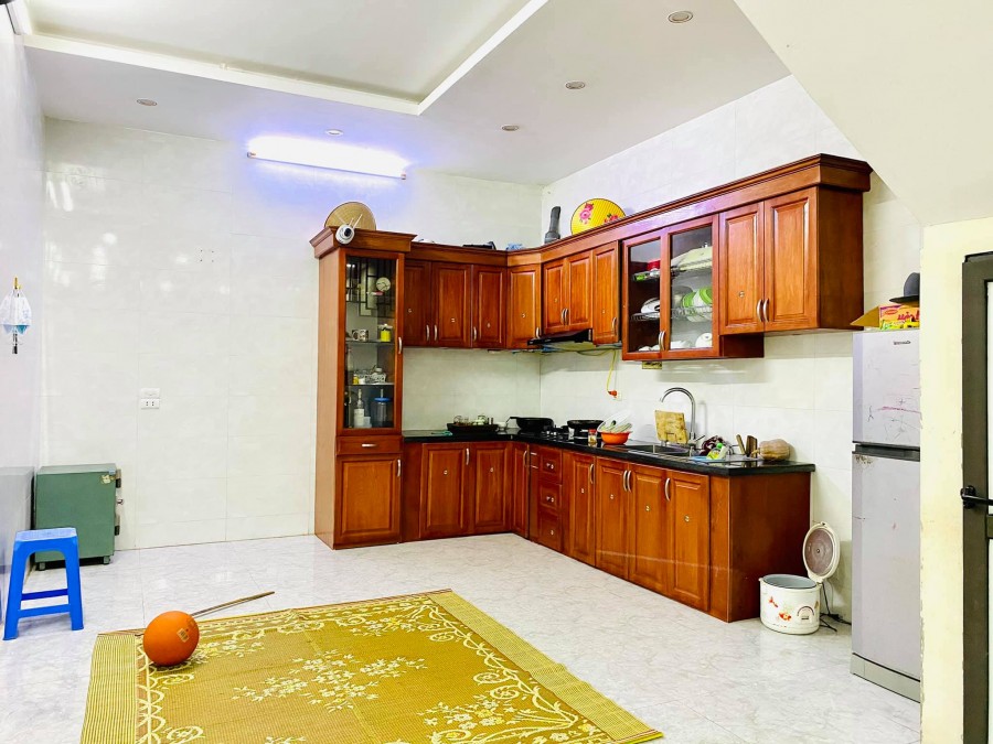 Bán Nhà Hào Nam diện tích 34m2 4 tầng giá bán 2,95 tỷ, LH 0989537586