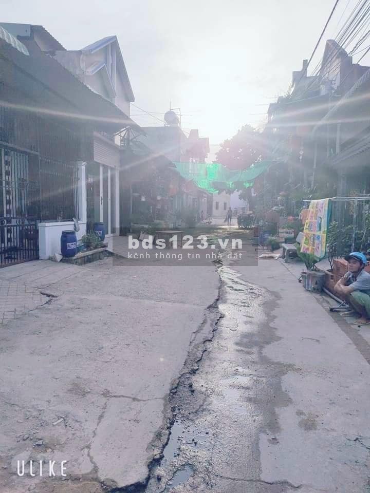 Bán nhà giá rẻ gần ngã tư Miếu Ông Cù Thuận An tỉnh Bình Dương, đường xe ra vào lớn